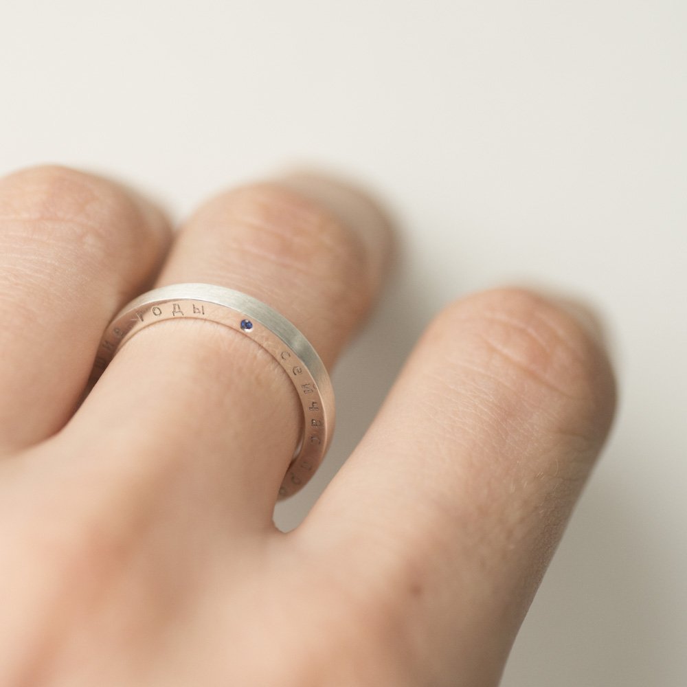 Серебряное кольцо ручной работы "Лучшие годы" с сапфиром Oniks