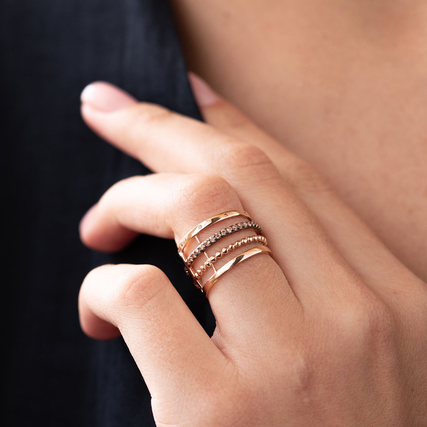 Как может выглядеть золотое кольцо «Дорожка»? «Oniks» называет несколько украшений (ФОТО) 1
