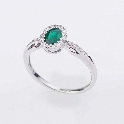Помолвочное кольцо с изумрудом и бриллиантами от ювелирного магазина Оникс