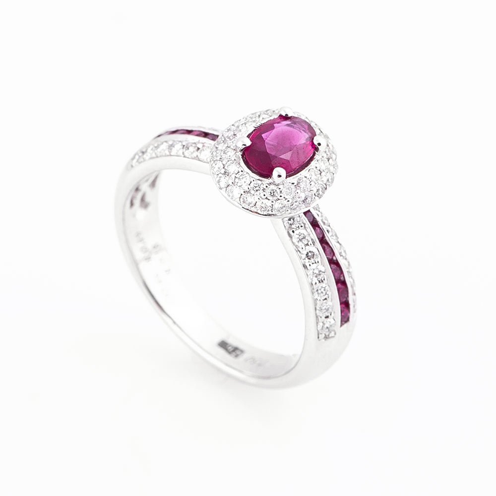 Золотое кольцо с рубином и бриллиантами1 от ювелирного магазина Оникс