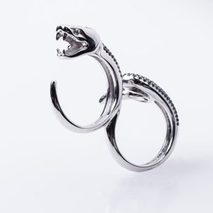Золотое кольцо "Змея" с бриллиантом - Оникс