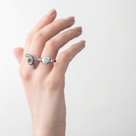 Золотое кольцо "Змея" с бриллиантом - Оникс