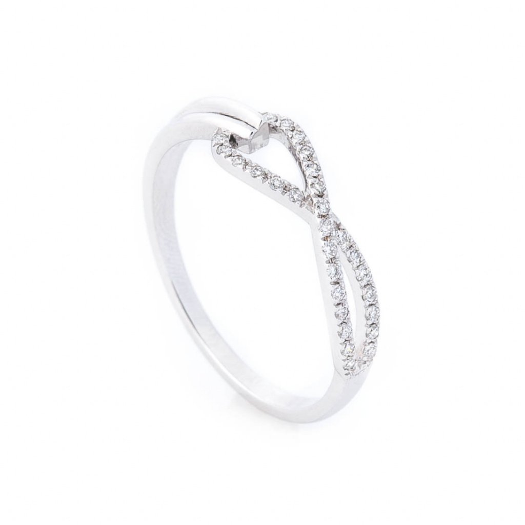 Золотое кольцо Бесконечность с бриллиантами от ювелирного магазина Оникс