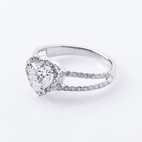 Золотое помолвочное кольцо Сердце с бриллиантами от ювелирного магазина Оникс