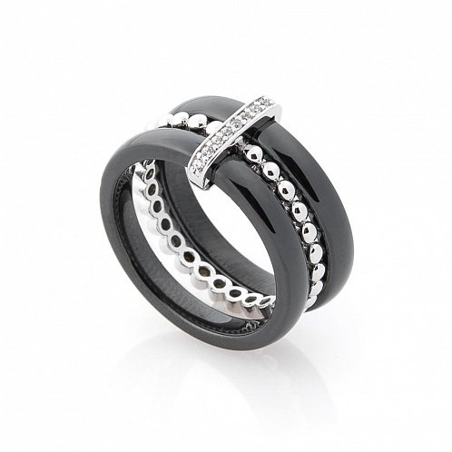 Керамическое кольцо с серебряной вставкой и фианитами от ювелирного магазина Оникс