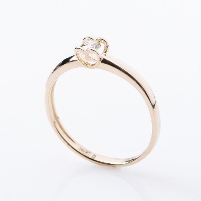 Золотое помолвочное кольцо "Сердце" с бриллиантом - Оникс