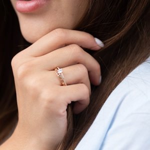 Золотое помолвочное кольцо "Я кохаю тебе" с фианитами - Оникс