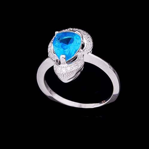 Кольцо с синтетической шпинелью синего цвета от ювелирного магазина Оникс