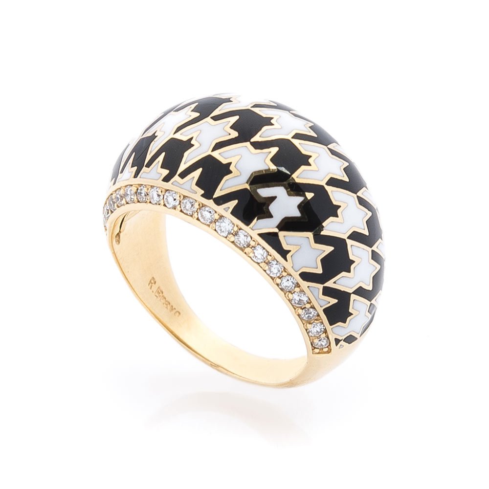 Золотое кольцо с эмалью и бриллиантами от ювелирного магазина Оникс