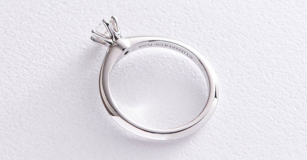 Помолвочное кольцо "Tiffany & Co" с бриллиантом - Оникс