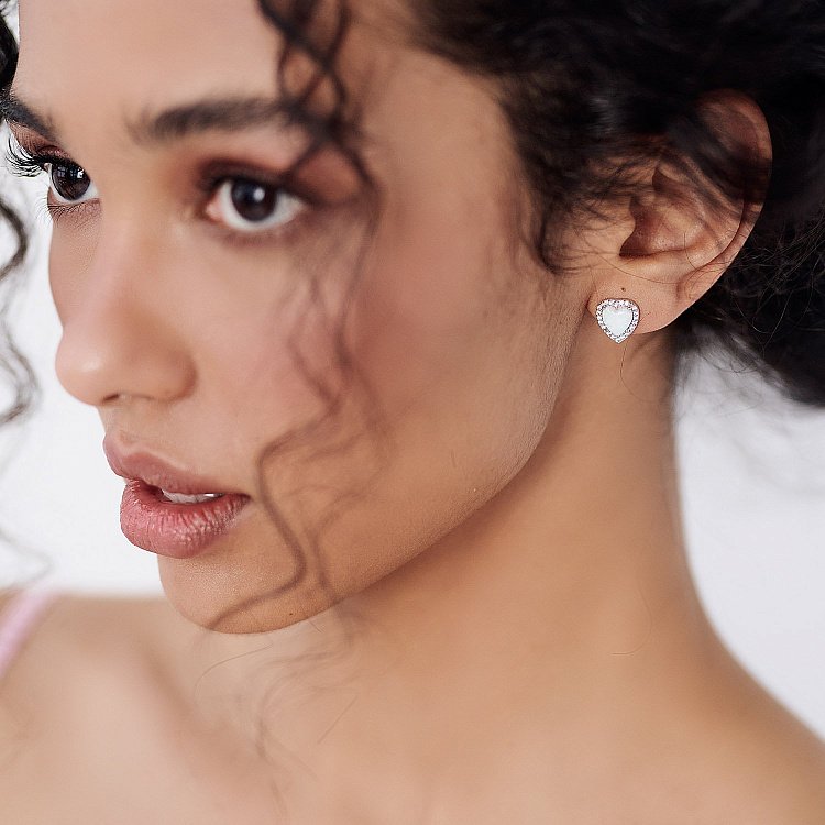 Золотые серьги-пусеты "Сердечки" (им. опал, фианит) с06328 от ювелирного магазина Оникс - 1