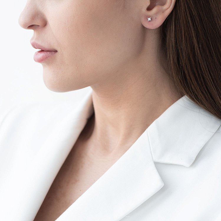 Золотые серьги-пусеты с бриллиантами сб0085са от ювелирного магазина Оникс - 1