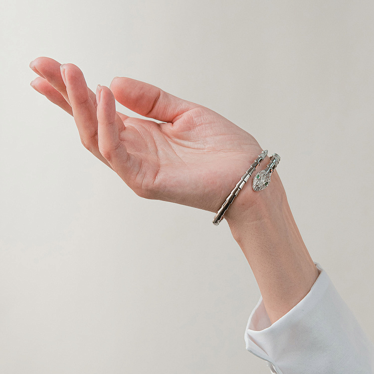 Жесткий браслет "Змея" в белом золоте (фианиты) б05512 от ювелирного магазина Оникс - 3