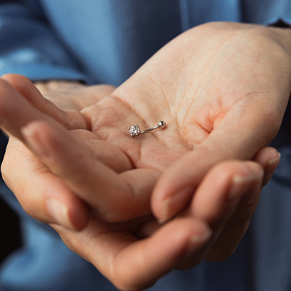 Серебряный пирсинг в пупок с фианитами 26020 №2