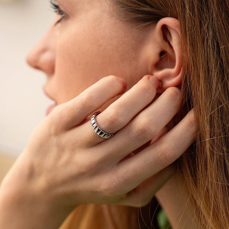 Кольцо "Leone" в белом золоте к08138 от ювелирного магазина Оникс - 1