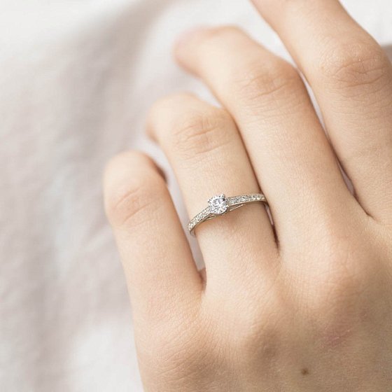 Золота заручальна каблучка з фіанітами к05983 №5