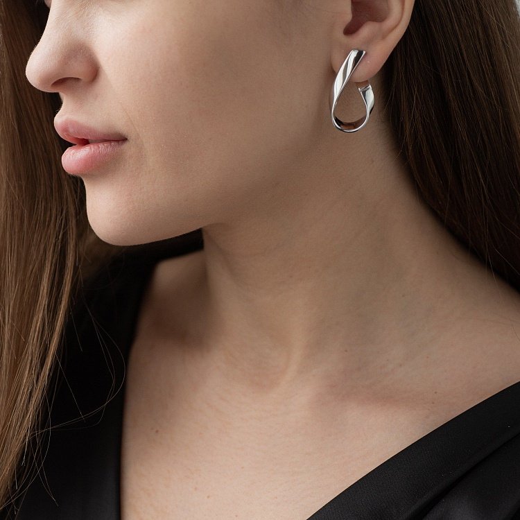 Серьги "Возвращение" в белом золоте с06762 от ювелирного магазина Оникс - 1