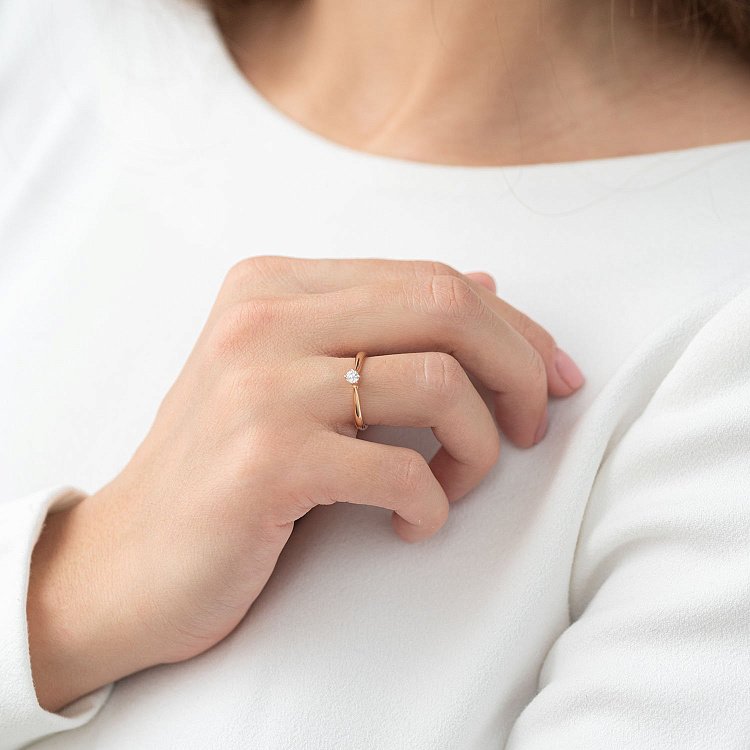 Золота заручальна каблучка (куб. цирконій Swarovski) к06268 від ювелірного магазину Онікс - 3