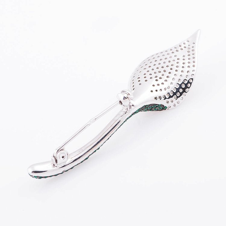 Серебряная брошь Цветок с цветными фианитами 16106 от ювелирного магазина Оникс - 2