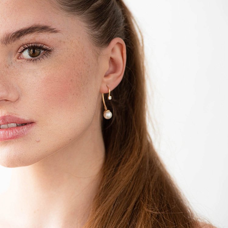 Золоті сережки "Муза" (фіаніт, культ. прісн. перли) с06735 від ювелірного магазину Онікс - 1