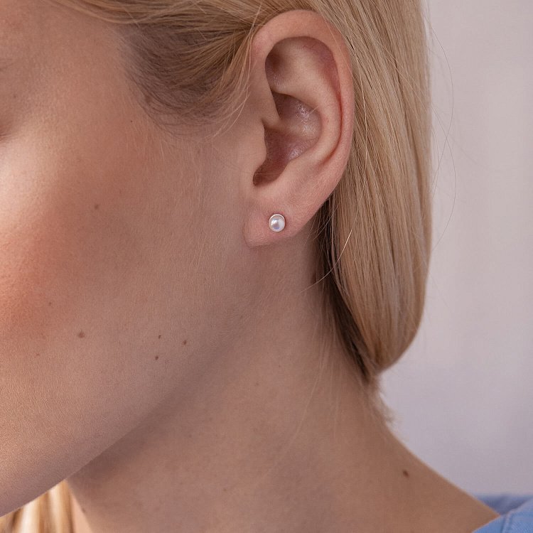 Серебряные серьги - пусеты (культ. пресн. жемчуг) 123209 от ювелирного магазина Оникс