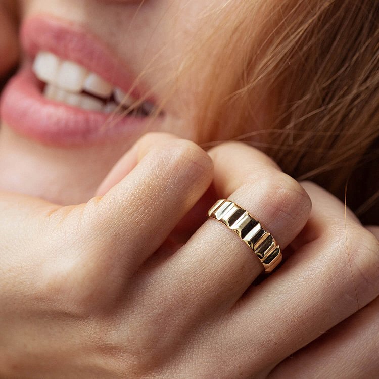 Кольцо "Frederika" в желтом золоте к07584 от ювелирного магазина Оникс - 8