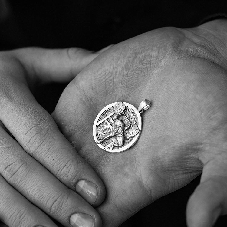 Серебряный кулон "Спортсмен со штангой" (возможна гравировка) 133216 от ювелирного магазина Оникс - 3