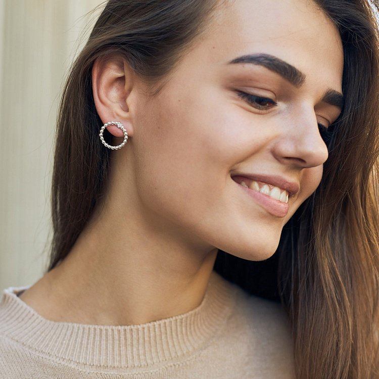 Серебряные серьги - пусеты "Круг з сердечком" 122546 от ювелирного магазина Оникс - 6