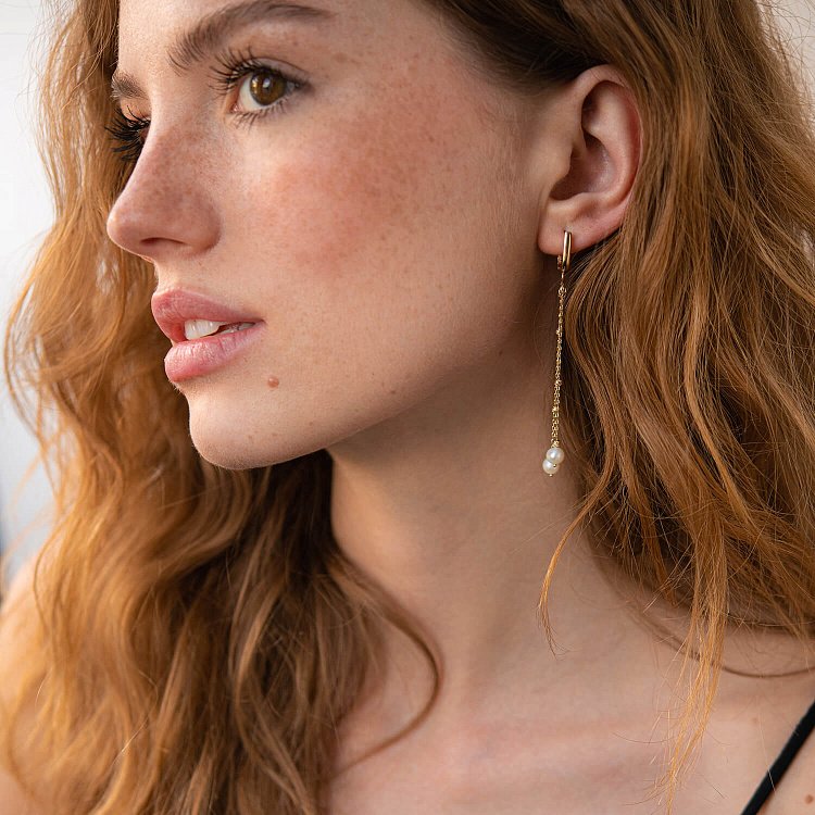 Золотые серьги с жемчугом на цепочке с07802 от ювелирного магазина Оникс - 1