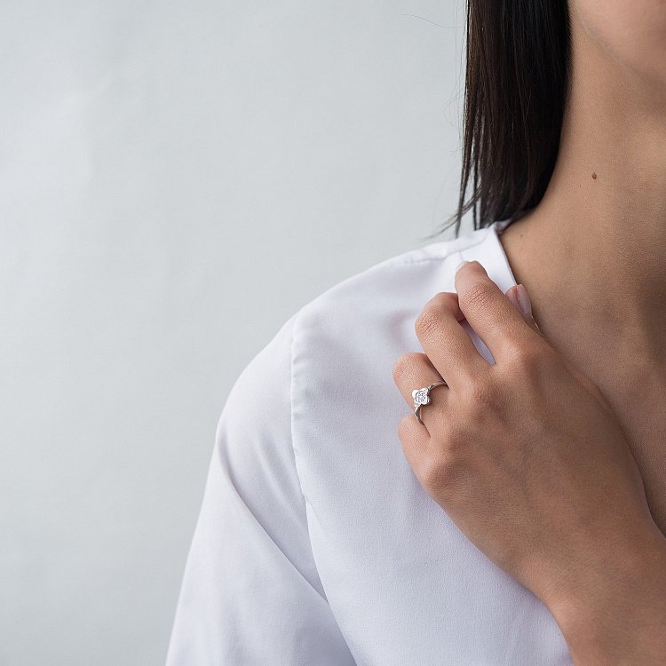 Срібна каблучка "Конюшина" 112220 від ювелірного магазину Онікс - 2