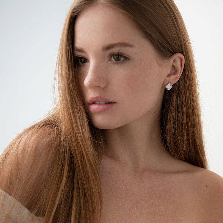 Срібні сережки "Конюшина" з перламутром 122002 від ювелірного магазину Онікс - 6