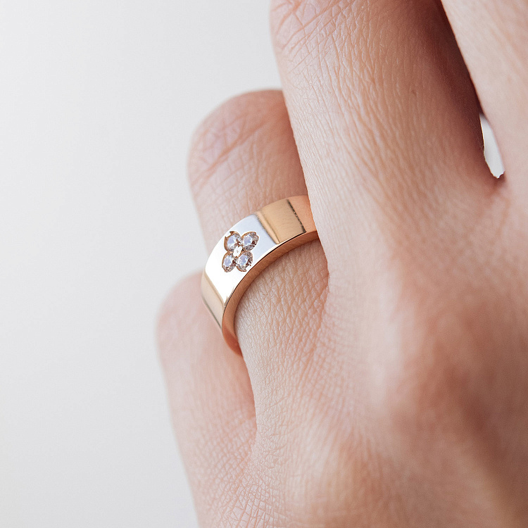 Каблучка "Конюшина" в червоному золоті (фіаніти) к08361 від ювелірного магазину Онікс - 1