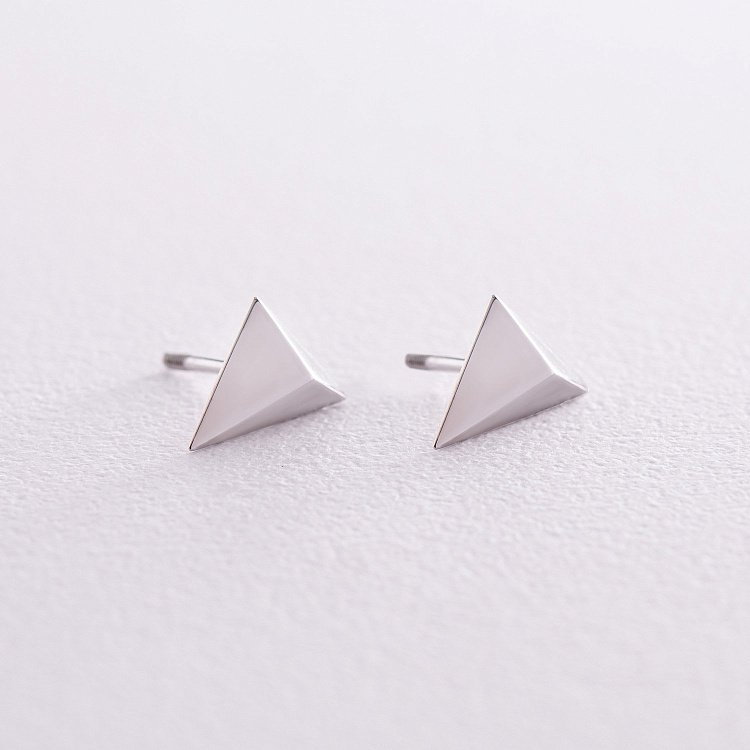 Серьги - пусеты "Пирамида" в белом золоте с08088 от ювелирного магазина Оникс - 2