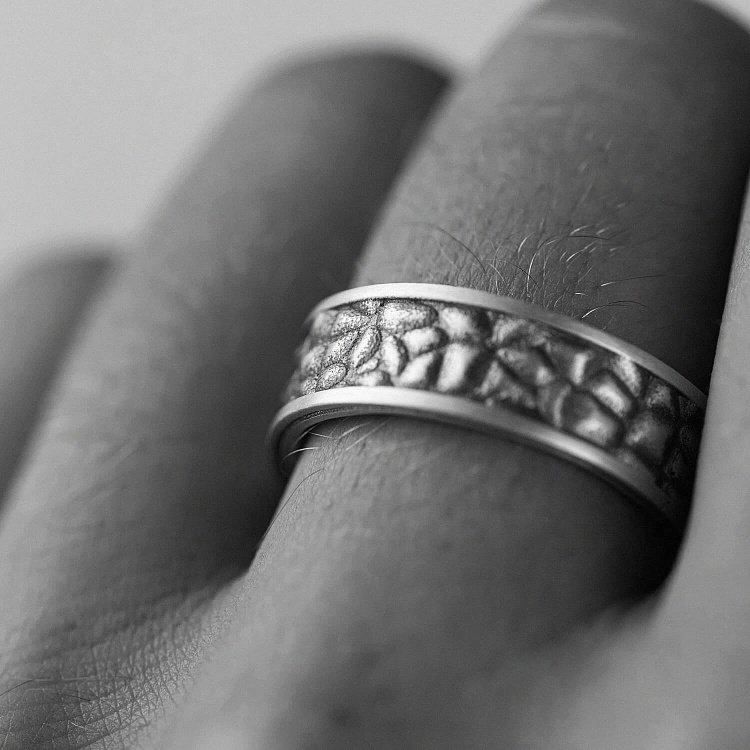 Серебряное текстурное кольцо 7098 от ювелирного магазина Оникс - 3