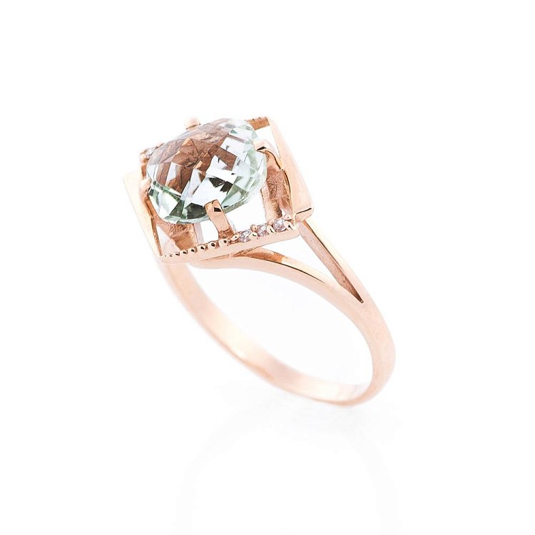 Золотое кольцо с аметистом и фианитами 14032380 от ювелирного магазина Оникс