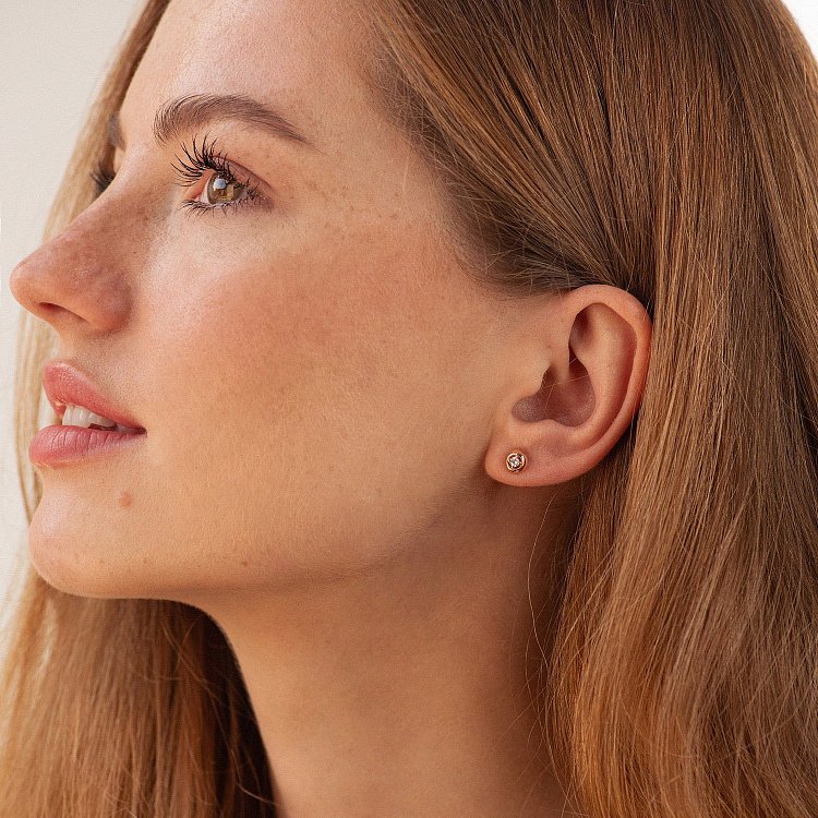 Сережки - пусети з фіанітами (червоне золото) с01414 від ювелірного магазину Онікс - 1