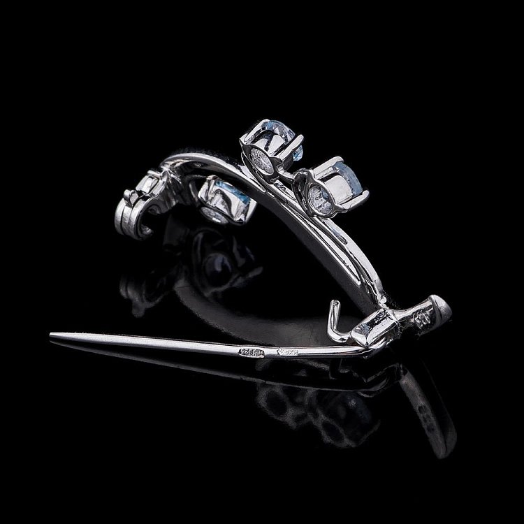 Серебряная брошь с голубым топазом гт16061 от ювелирного магазина Оникс - 1