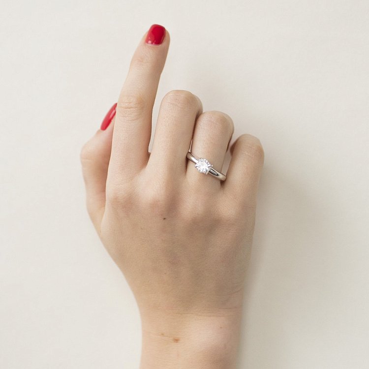 Серебряное кольцо с фианитом 111896 от ювелирного магазина Оникс - 3