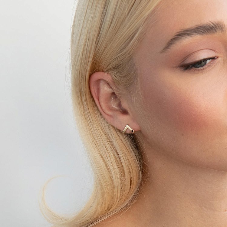 Серьги - пусеты "Акцент" в желтом золоте с07572 от ювелирного магазина Оникс - 3