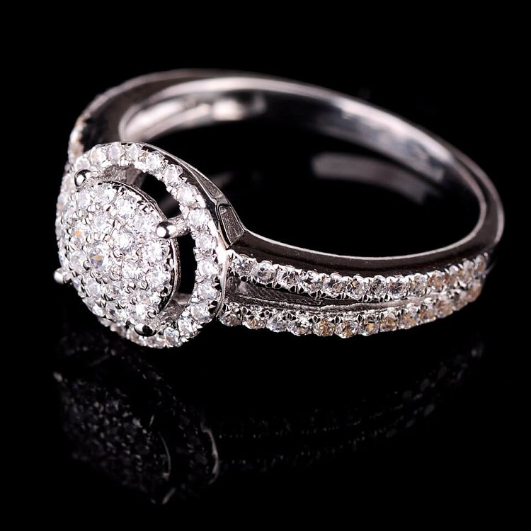 Срібний перстень з фіанітами 111422 від ювелірного магазину Онікс - 1