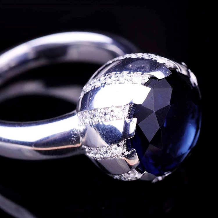 Серебряное кольцо с фианитами 111585 от ювелирного магазина Оникс - 2