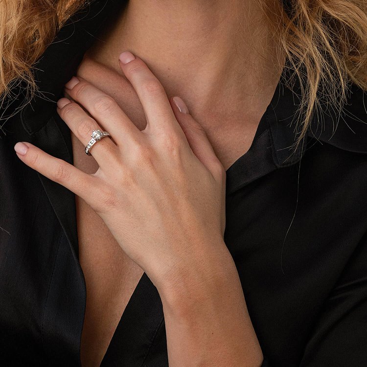 Заручальна золота каблучка з діамантами 213361121 від ювелірного магазину Онікс - 1