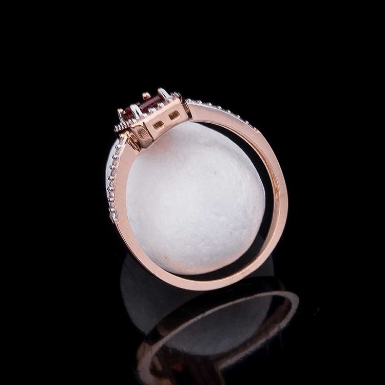 Золотое кольцо с пиропом (гранатом) и фианитами к04639 от ювелирного магазина Оникс - 4