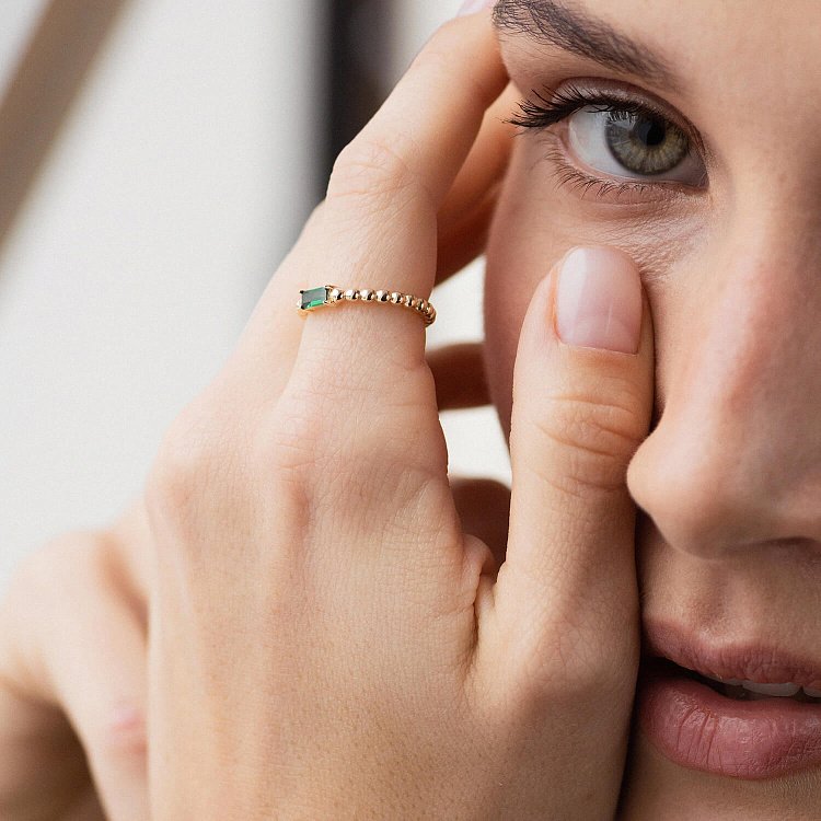 Золота каблучка "Аннабель" з зеленим фіанітом к07183 від ювелірного магазину Онікс - 8