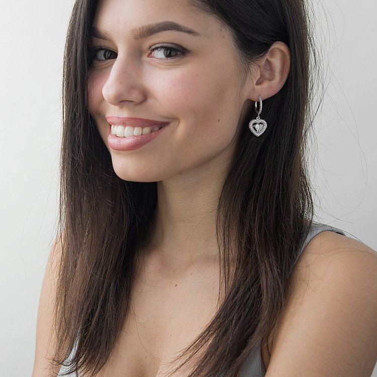 Золотые серьги "Сердца" с бриллиантами Е009в от ювелирного магазина Оникс - 3