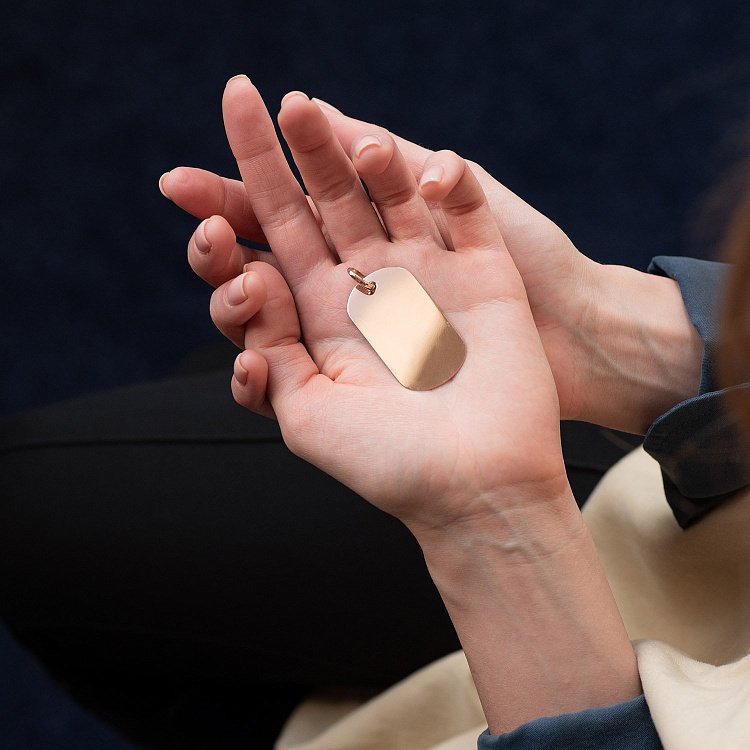 Великий золотий жетон (можливе гравіювання) п04063 від ювелірного магазину Онікс - 5