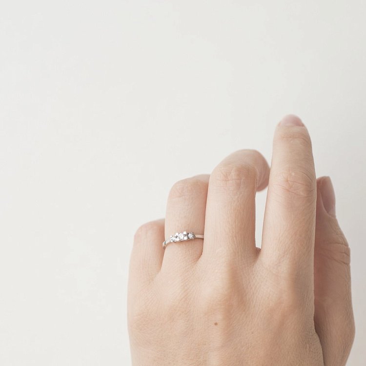 Золота каблучка з діамантами JR99148 від ювелірного магазину Онікс - 5