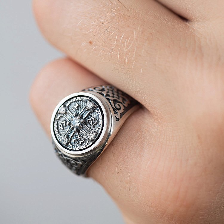 Серебряная мужская печатка (чернение) 111989 от ювелирного магазина Оникс - 1