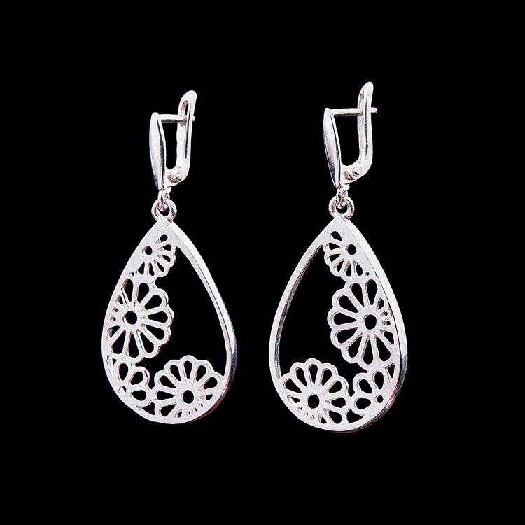 Серьги с узором 12464 от ювелирного магазина Оникс