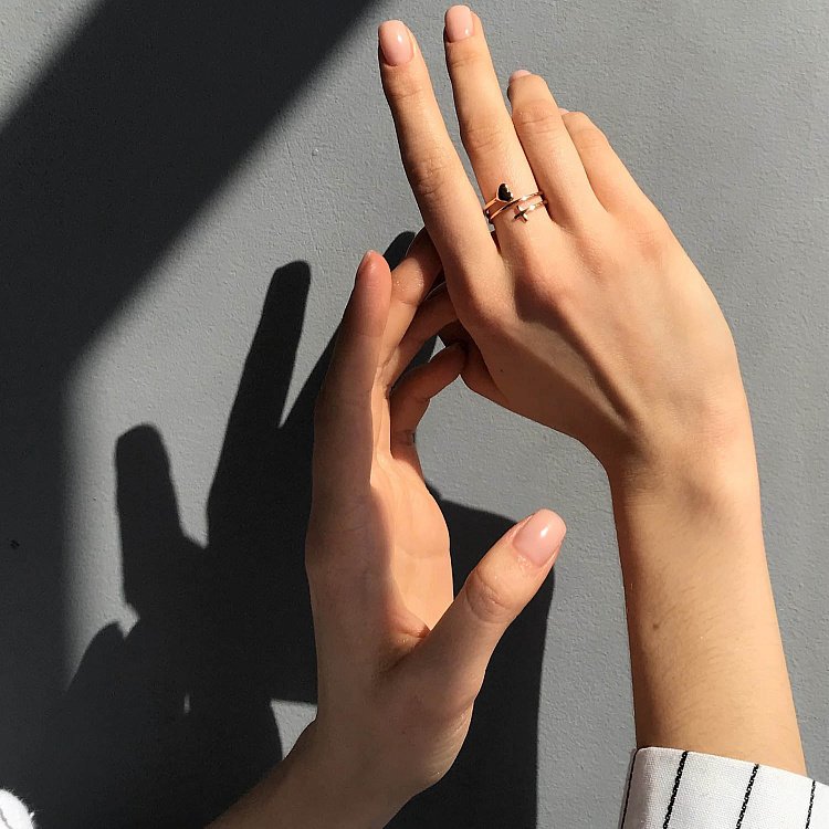 Золота каблучка "Серце і хрестик" к05095 від ювелірного магазину Онікс - 5